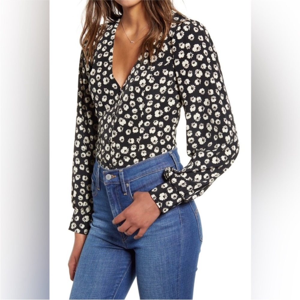 Black and White Floral V-Neck Long Sleeve Top